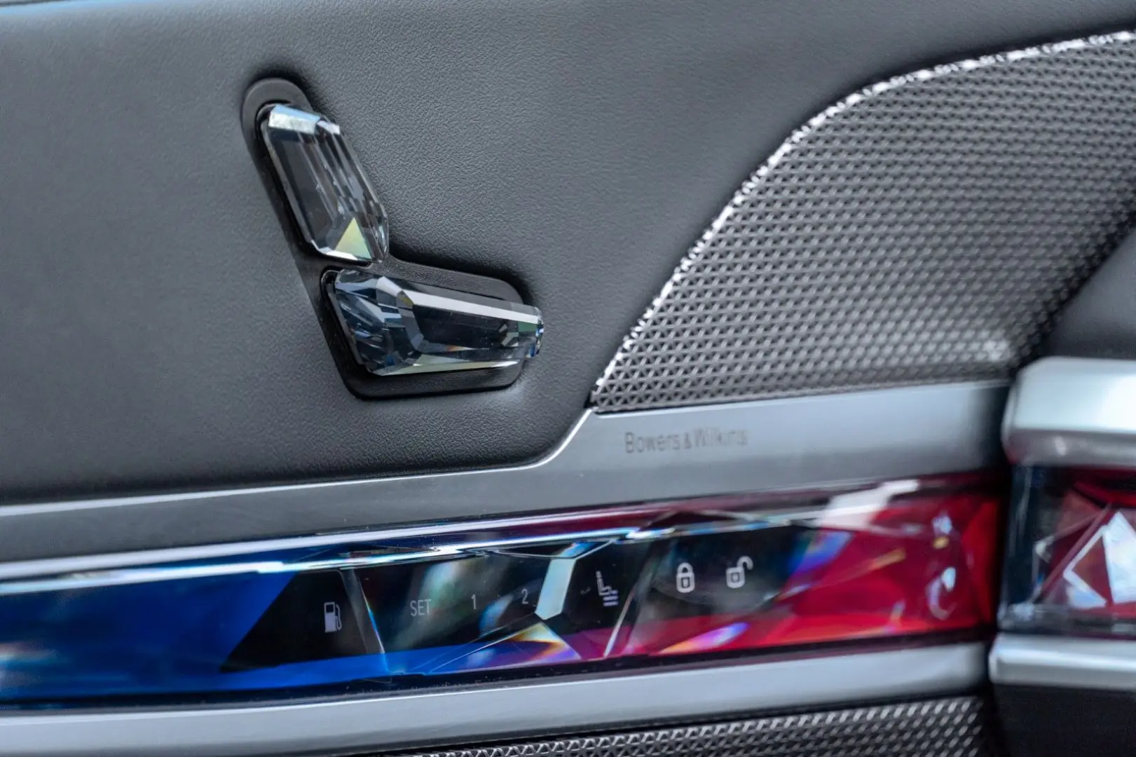 750e M SPORT.SKY.SOFTC.B&W.DR.ASS.360.INDIVIDUAL