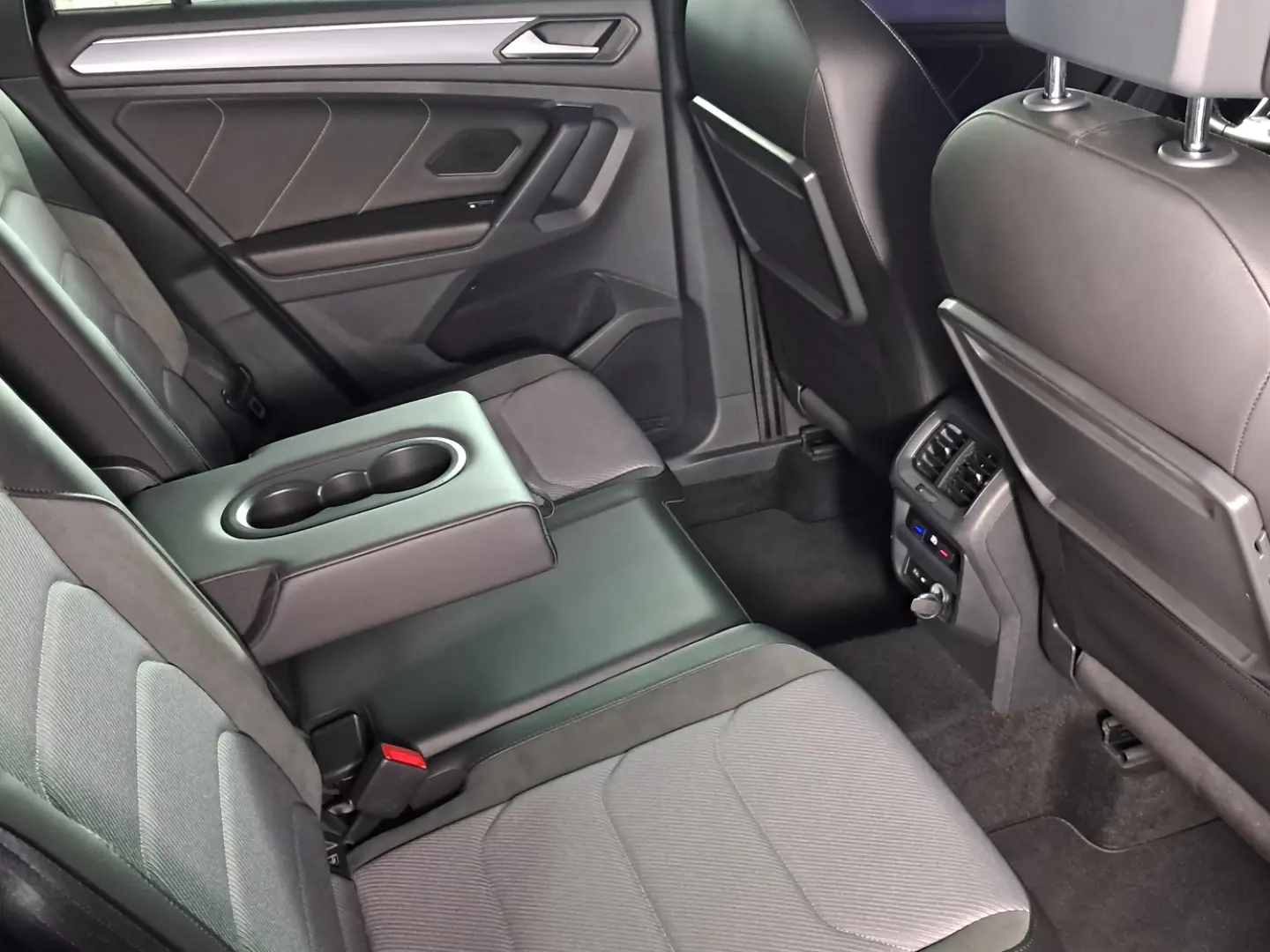 VOLKSWAGEN TIGUAN R-LINE 2.0TSI 190CP 4WD