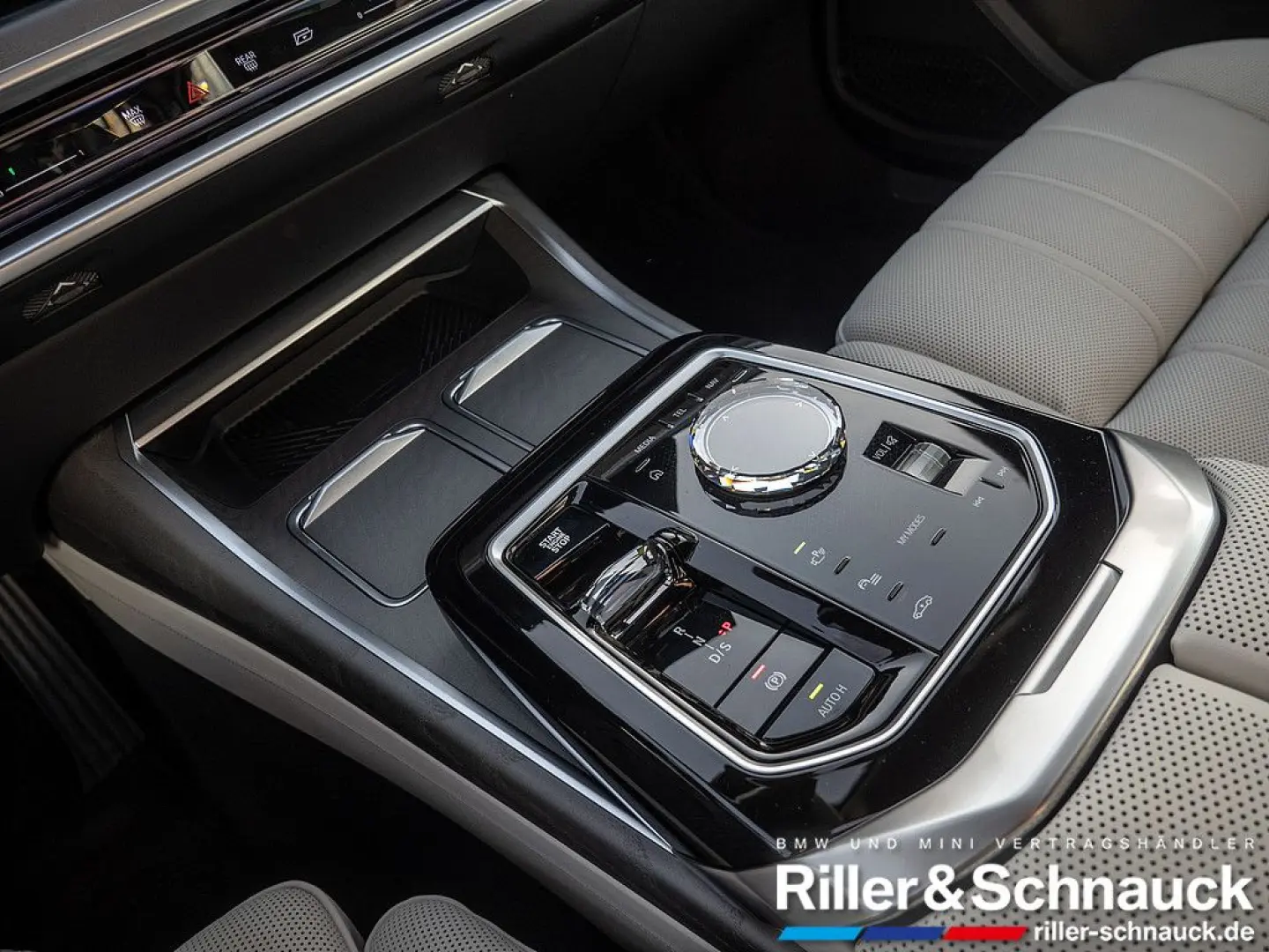 740d xDrive TV AUTOMATC DOORS LOUNGE SEATING