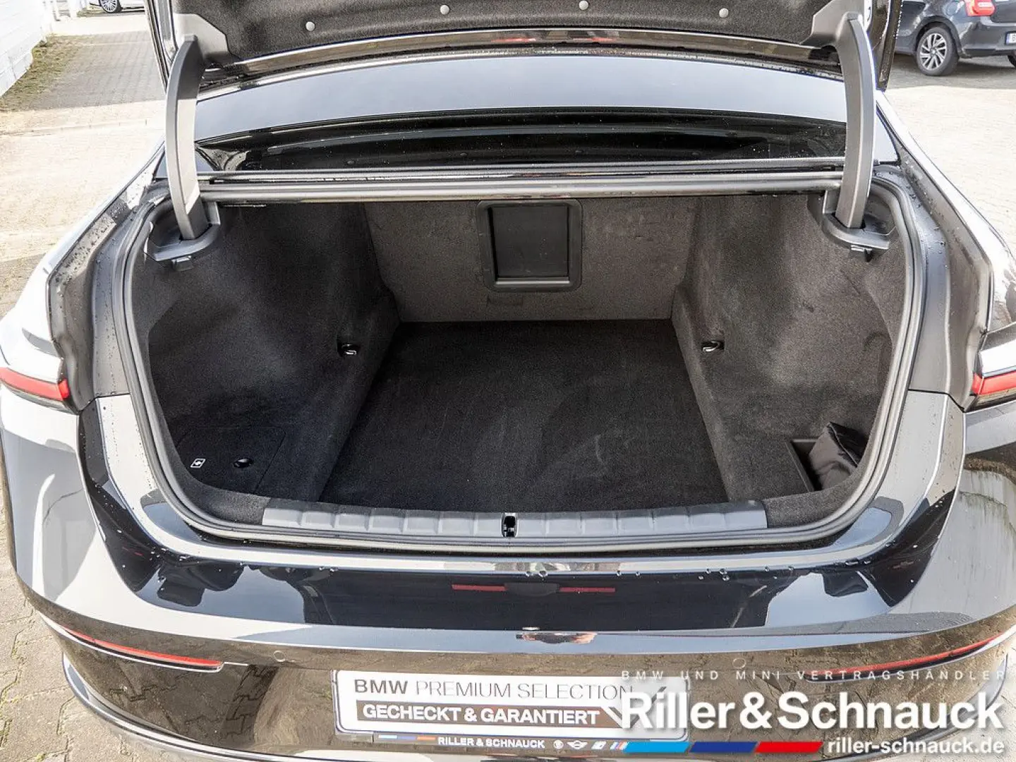 740d xDrive TV AUTOMATC DOORS LOUNGE SEATING