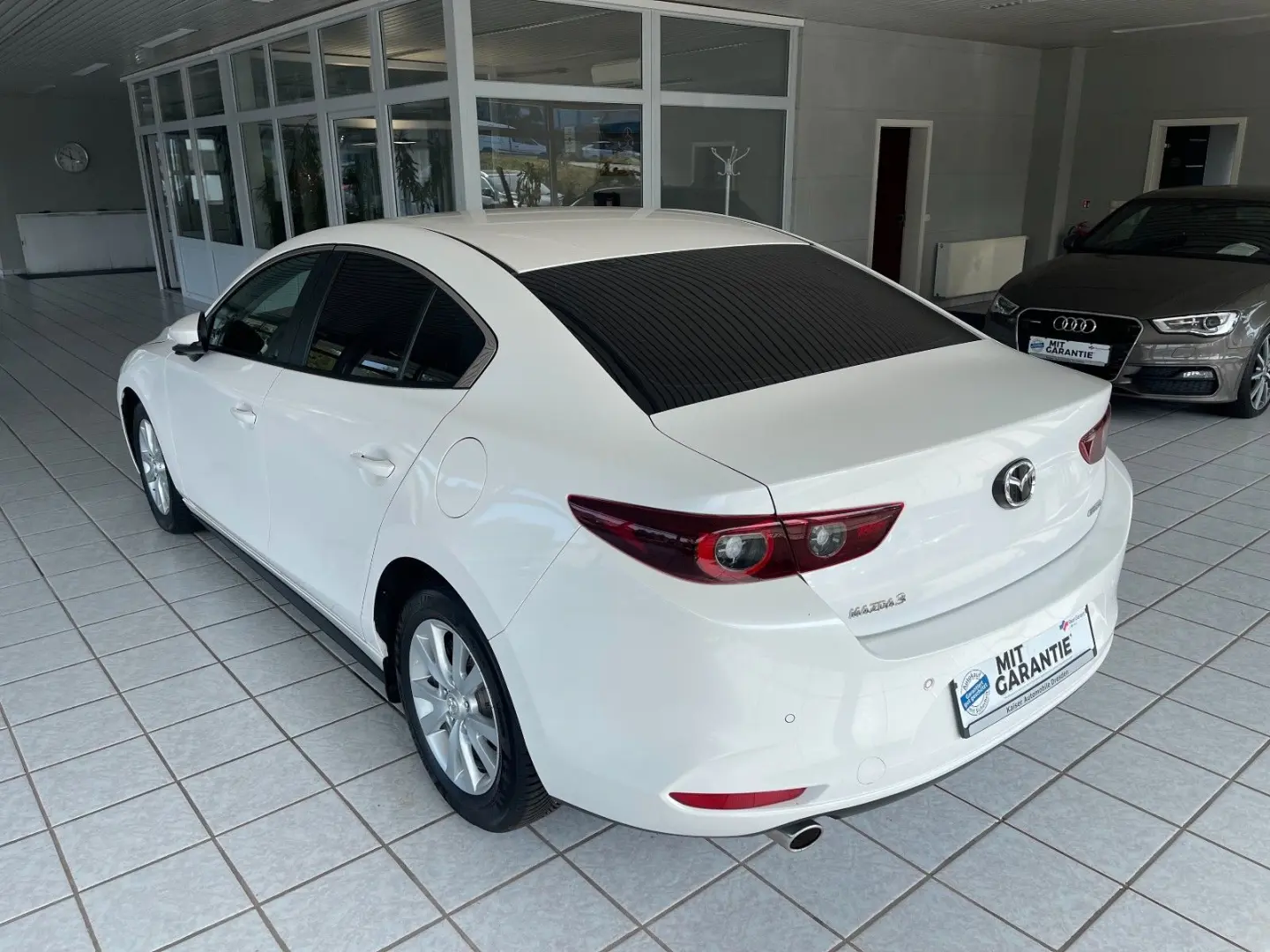 3 Lim. 4-trg. LED NAVI AbstTemp HeadUP TOP-Zust