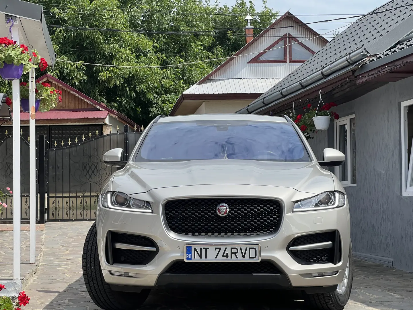 Jaguar F-Pace
