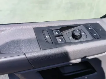 VOLKSWAGEN CARAVELE 2.0 TDI MANUAL 9 LOCURI