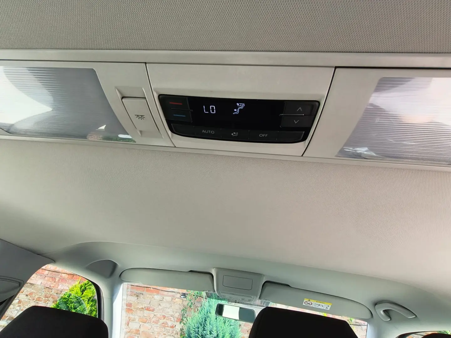 VOLKSWAGEN CARAVELE 2.0 TDI MANUAL 9 LOCURI