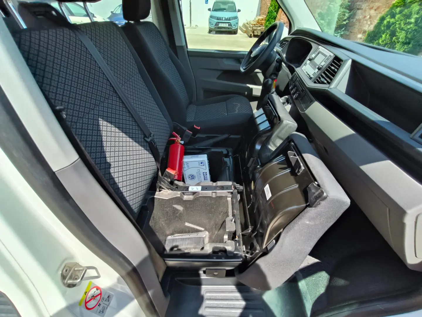 VOLKSWAGEN CARAVELE 2.0 TDI MANUAL 9 LOCURI