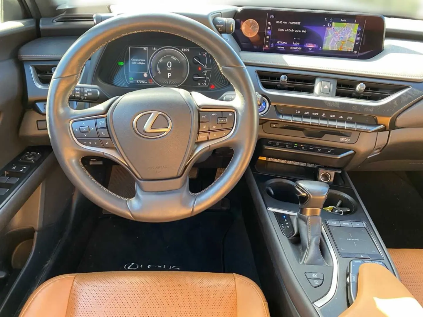 UX 250h 2.0 Hybrid Luxury Ventilation 360 HUD