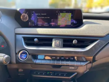 UX 250h 2.0 Hybrid Luxury Ventilation 360 HUD