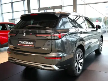 MITSUBISHI OUTLANDER PHEV 2.4L 4WD AT INSTYLE