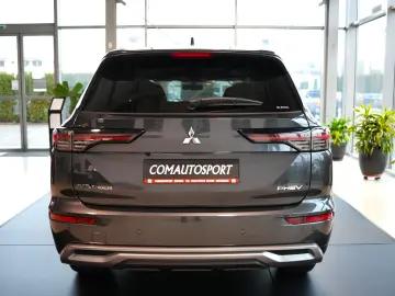 MITSUBISHI OUTLANDER PHEV 2.4L 4WD AT INSTYLE