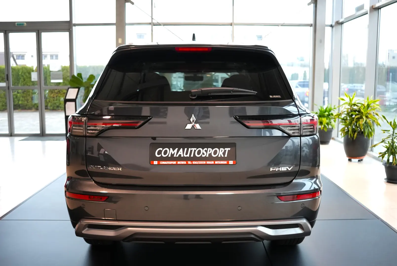 MITSUBISHI OUTLANDER PHEV 2.4L 4WD AT INSTYLE