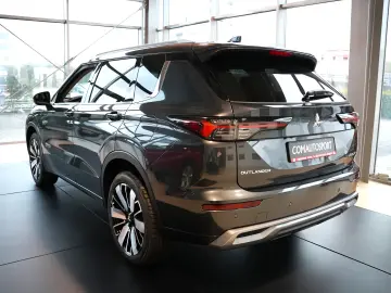 MITSUBISHI OUTLANDER PHEV 2.4L 4WD AT INSTYLE