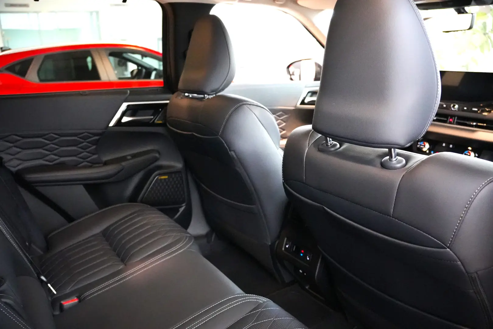 MITSUBISHI OUTLANDER PHEV 2.4L 4WD AT INSTYLE