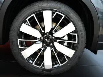 MITSUBISHI OUTLANDER PHEV 2.4L 4WD AT INSTYLE