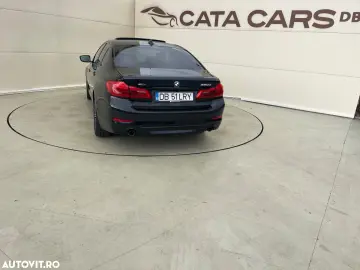 BMW Seria 5 520d xDrive AT