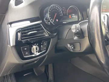 BMW Seria 5 520d xDrive AT