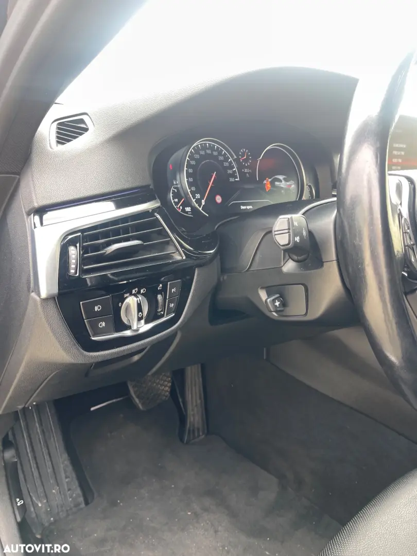 BMW Seria 5 520d xDrive AT