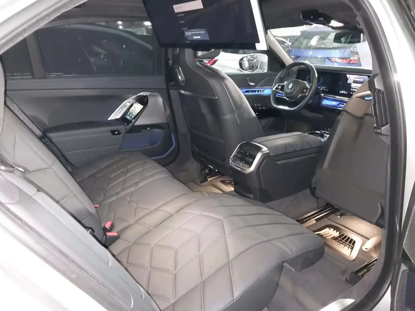 BMW 740 d xDrive TV   UȘI AUTOMATE