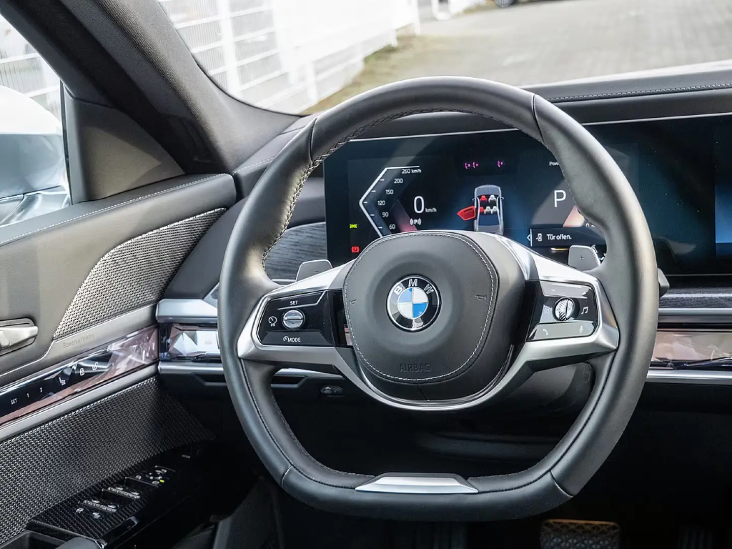 BMW 740 d xDrive TV   UȘI AUTOMATE