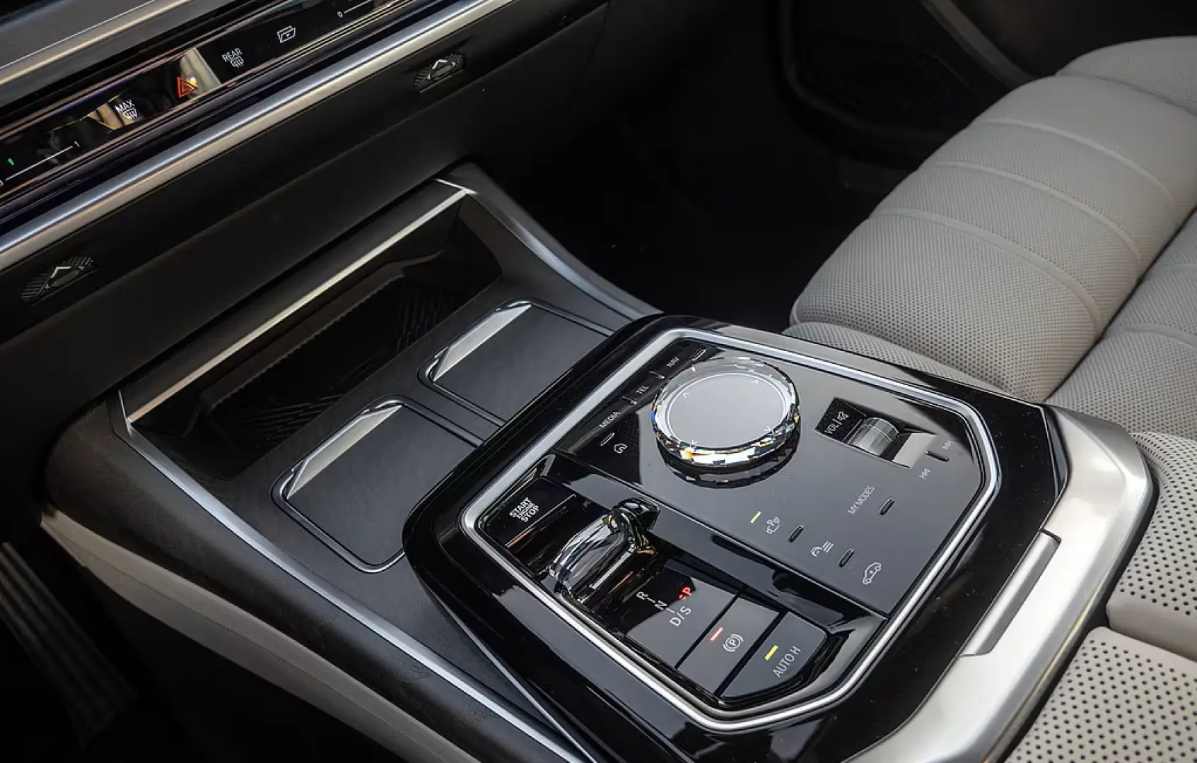 740d xDrive TV AUTOMATC DOORS LOUNGE SEATING