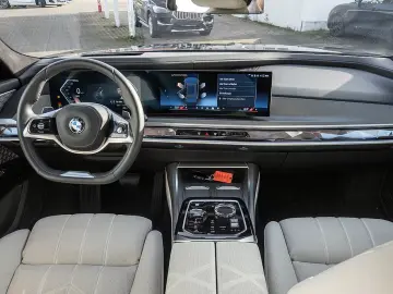 740d xDrive TV AUTOMATC DOORS LOUNGE SEATING