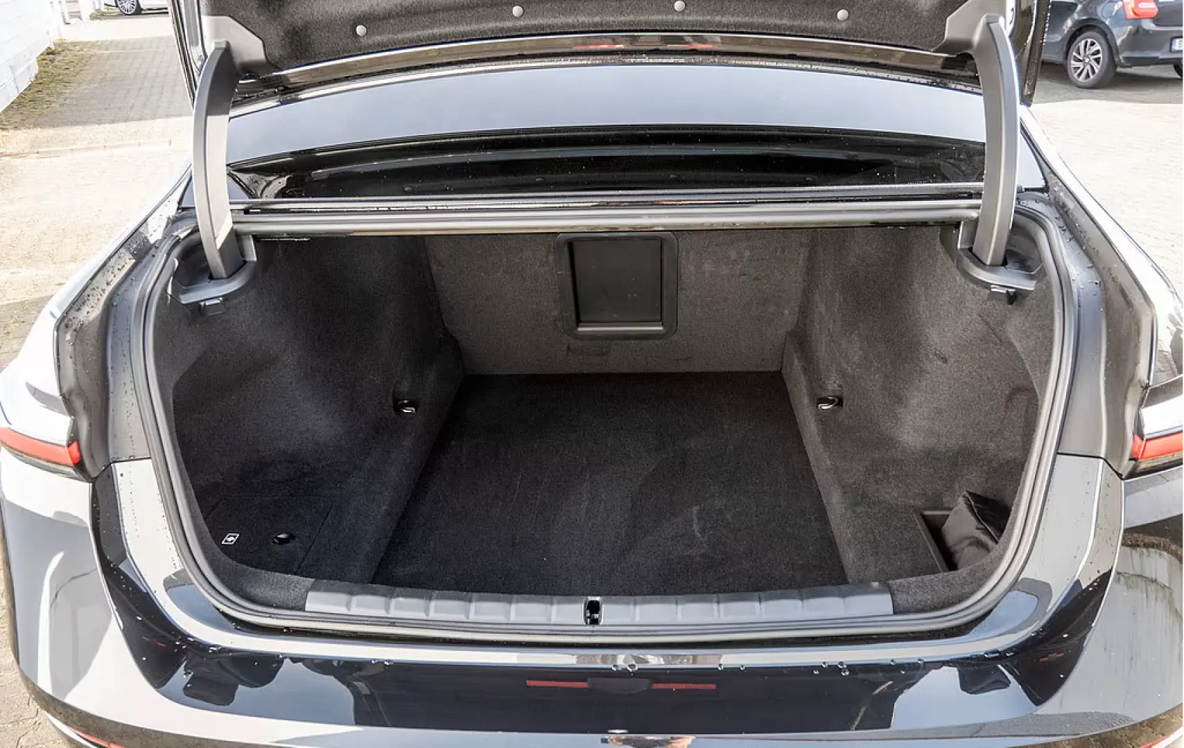 740d xDrive TV AUTOMATC DOORS LOUNGE SEATING