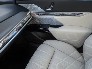 740d xDrive TV AUTOMATC DOORS LOUNGE SEATING