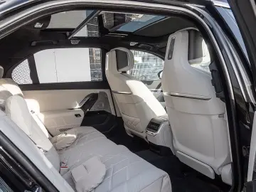 740d xDrive TV AUTOMATC DOORS LOUNGE SEATING