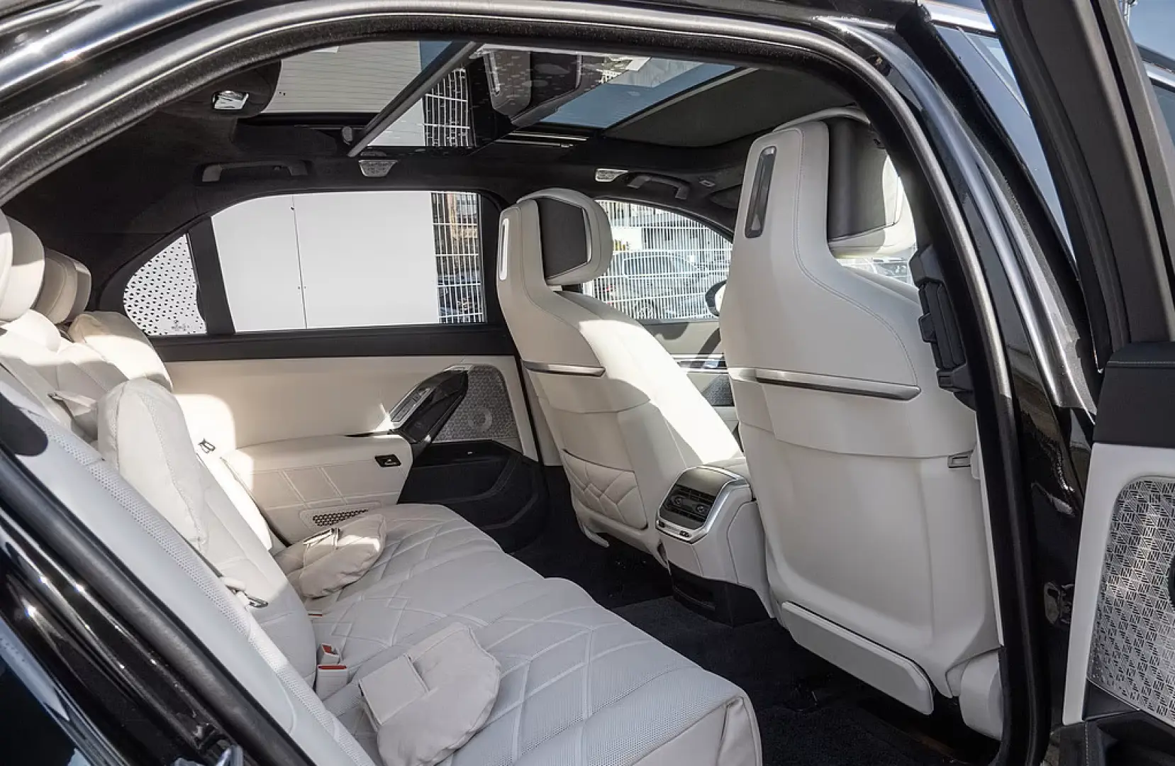 740d xDrive TV AUTOMATC DOORS LOUNGE SEATING