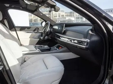740d xDrive TV AUTOMATC DOORS LOUNGE SEATING