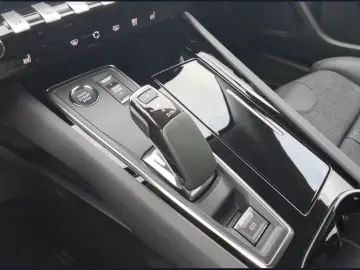 508 1.6 Plug-in-Hybrid Allure Pack   e-EAT8 225