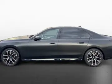 BMW 740 d M-Sport INDIVIDUAL Fond