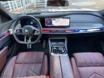 740 d xDrive M-Sport 22'' Pano-Sky Iconic St.Hzg