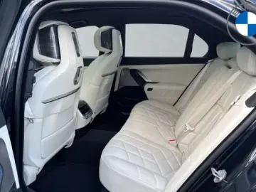 BMW 740 Masaj automat cu uși cu cristal M