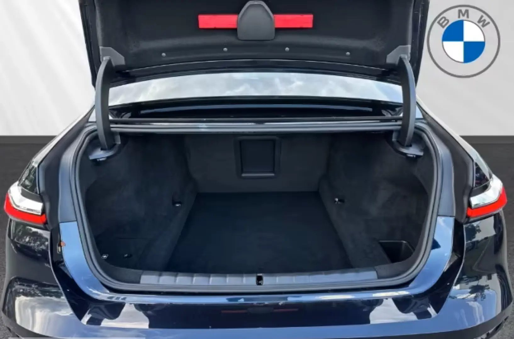 BMW 740 Masaj automat cu uși cu cristal M