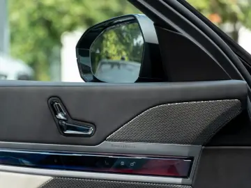 750e M SPORT.SKY.SOFTC.B&W.DR.ASS.360.INDIVIDUAL