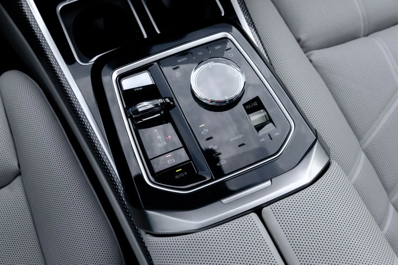 750e M SPORT.SKY.SOFTC.B&W.DR.ASS.360.INDIVIDUAL