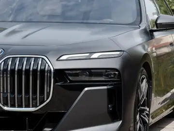 750e M SPORT.SKY.SOFTC.B&W.DR.ASS.360.INDIVIDUAL