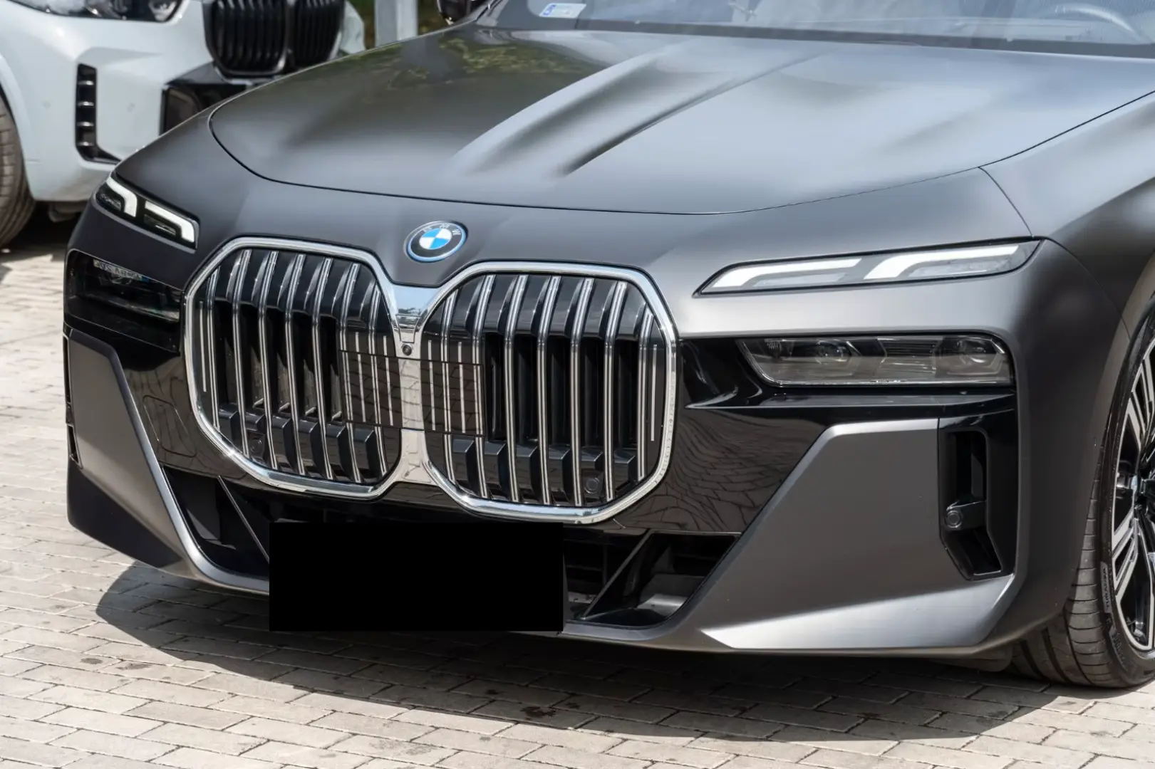 750e M SPORT.SKY.SOFTC.B&W.DR.ASS.360.INDIVIDUAL