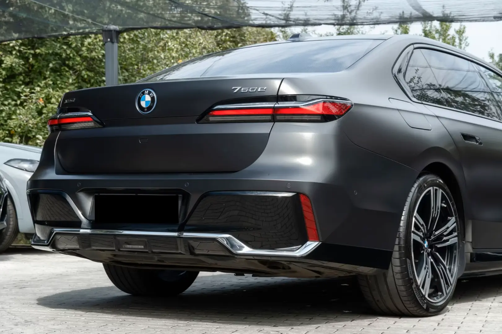 750e M SPORT.SKY.SOFTC.B&W.DR.ASS.360.INDIVIDUAL