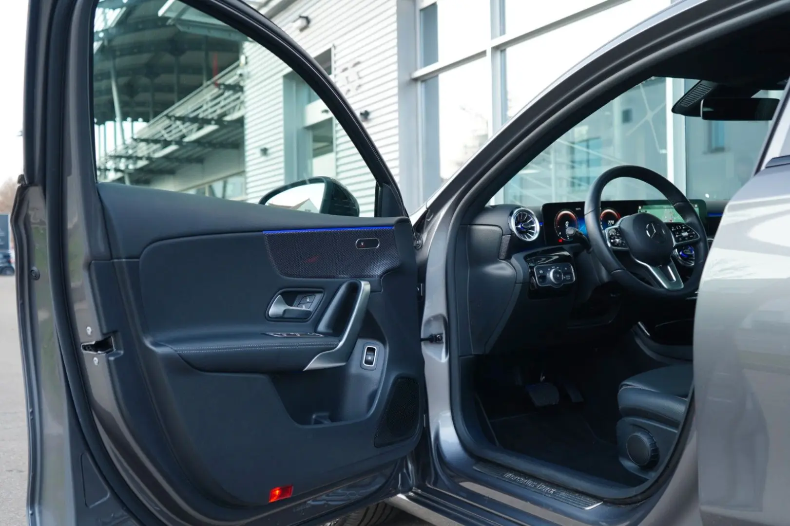 A 250 e PANO LED AMBIENTE NIGHT CARBON SOUNDSYST