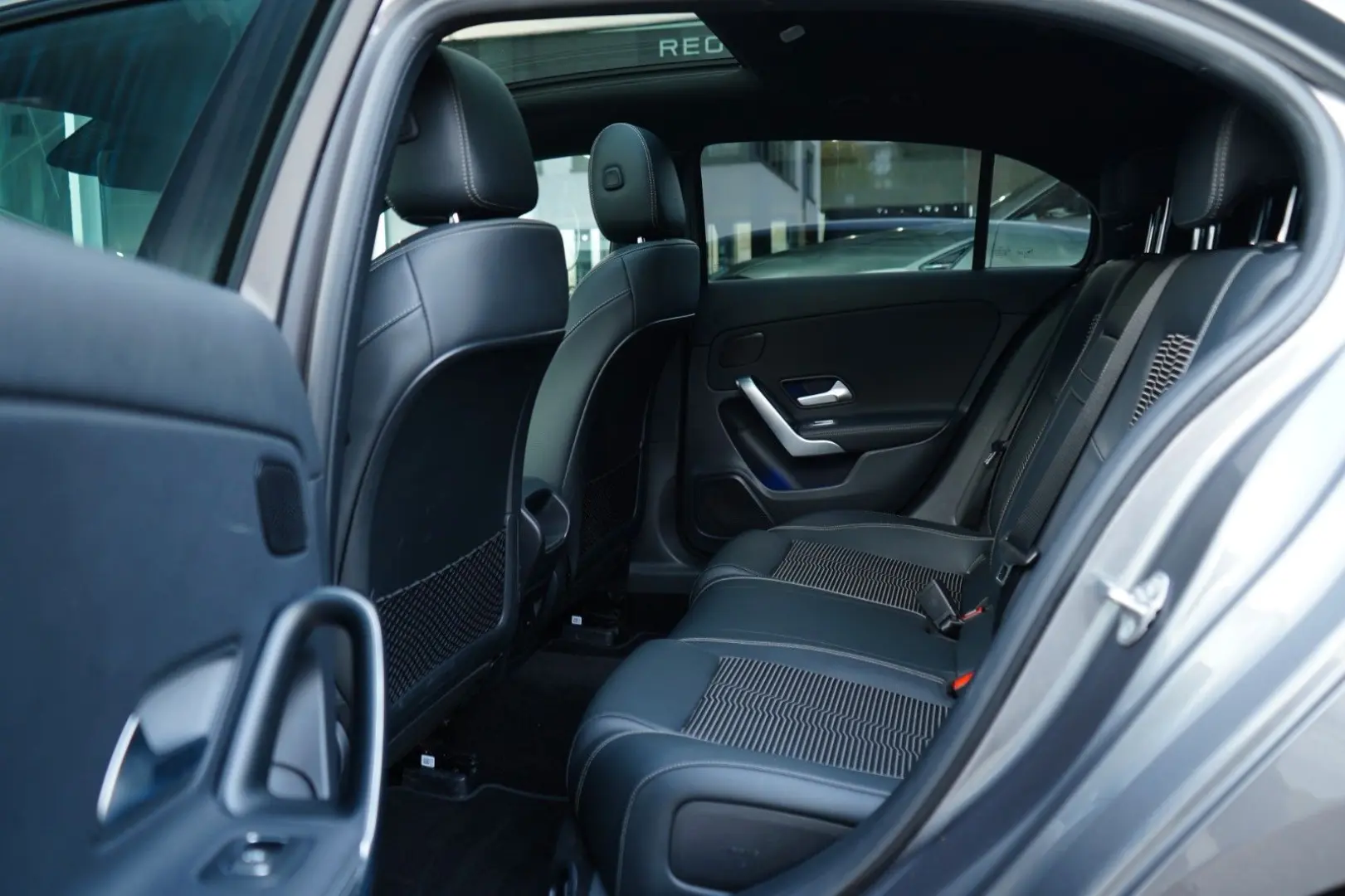 A 250 e PANO LED AMBIENTE NIGHT CARBON SOUNDSYST