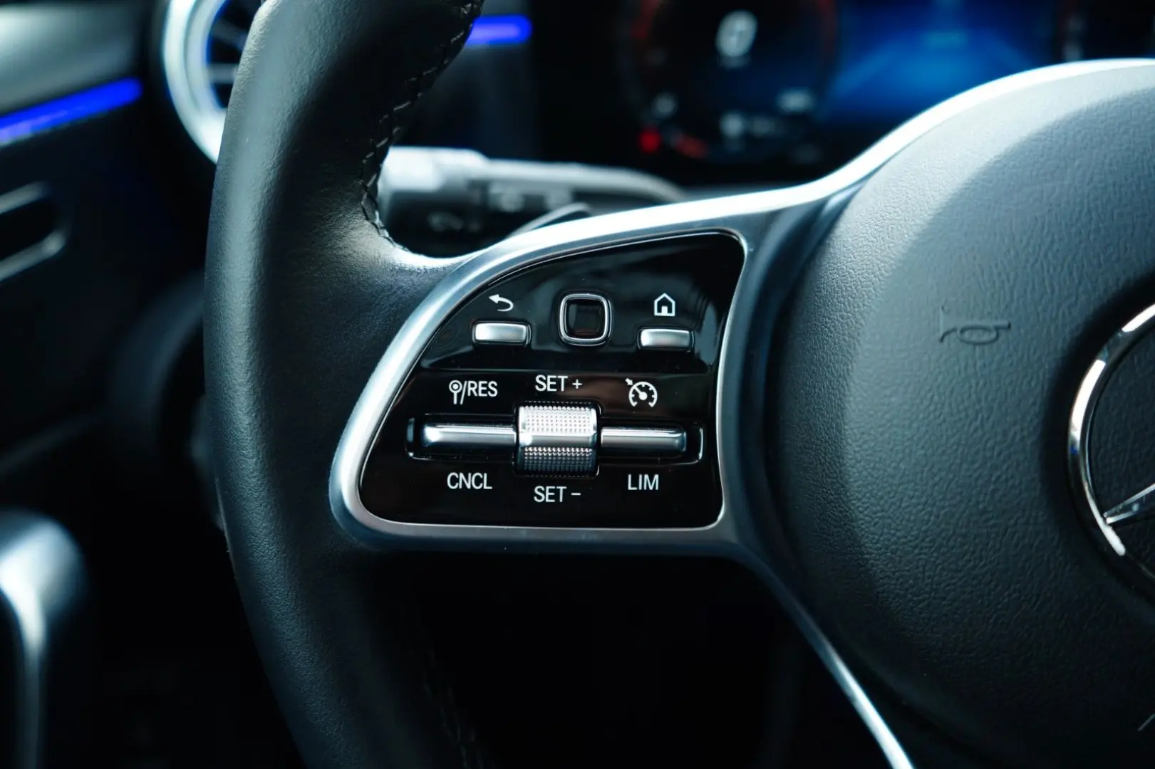 A 250 e PANO LED AMBIENTE NIGHT CARBON SOUNDSYST