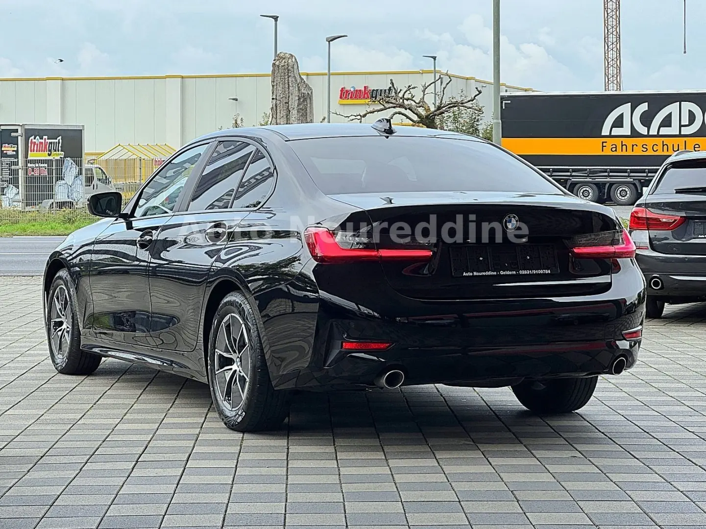 318d Limousine Automatik Leder Navi Live LED AHK