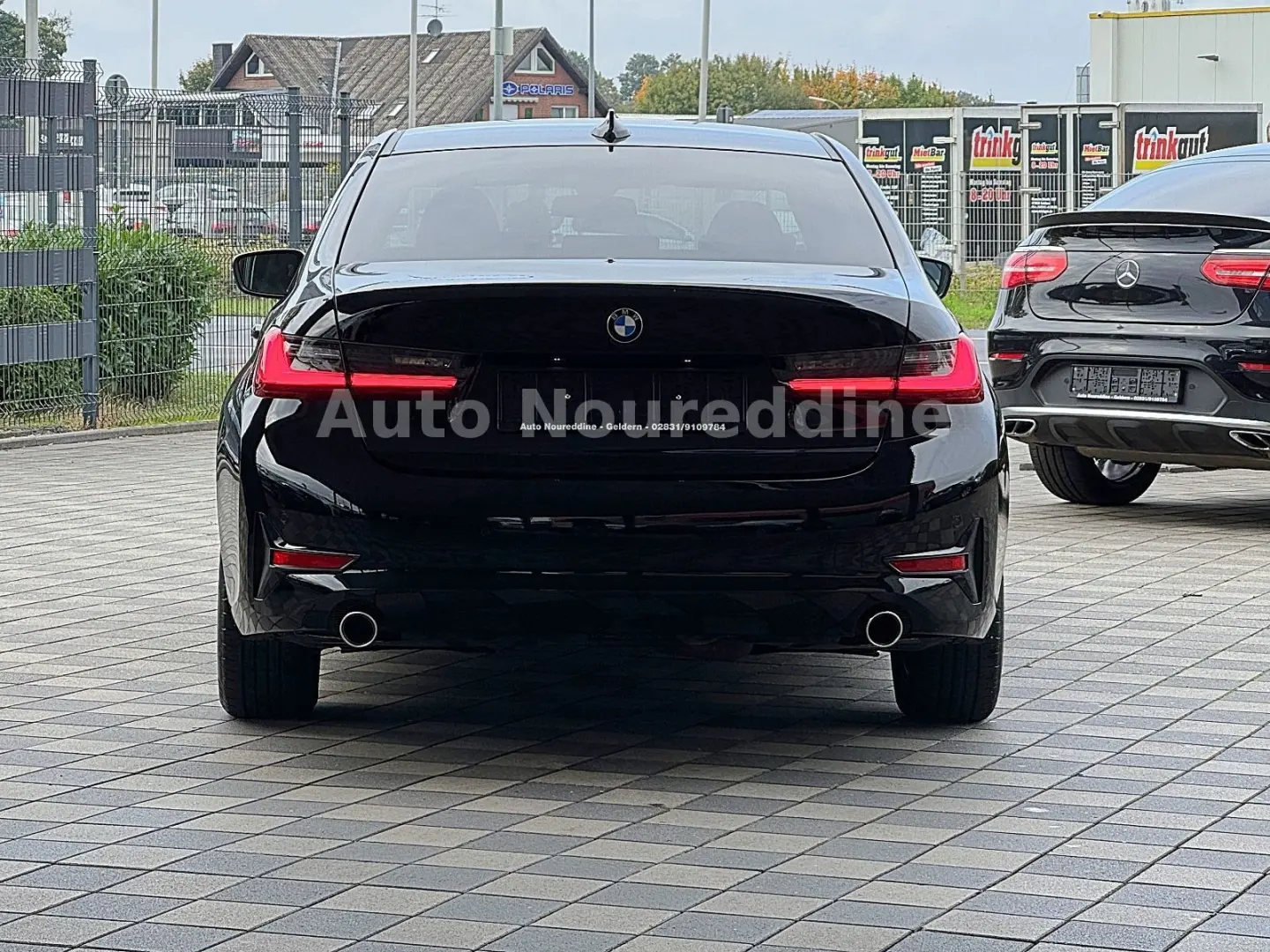 318d Limousine Automatik Leder Navi Live LED AHK