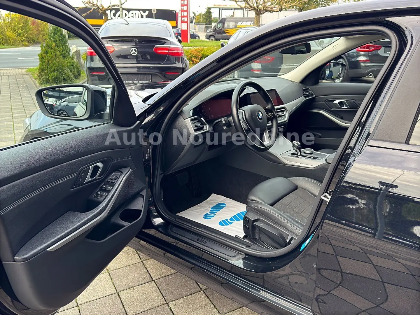 318d Limousine Automatik Leder Navi Live LED AHK