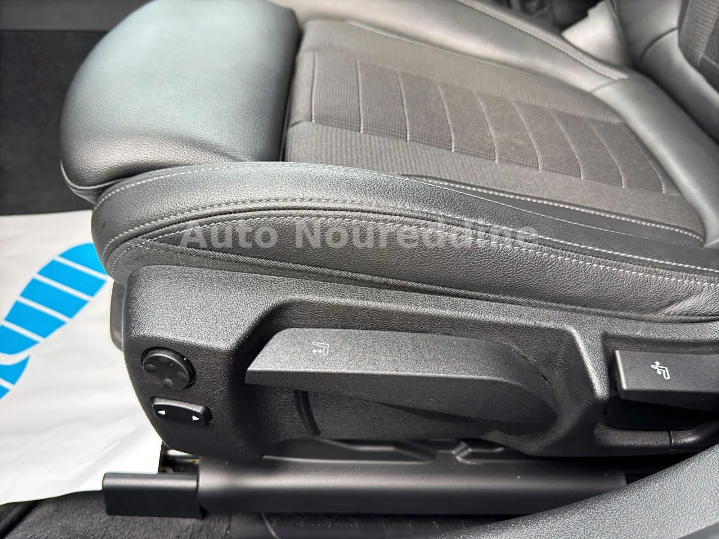 318d Limousine Automatik Leder Navi Live LED AHK