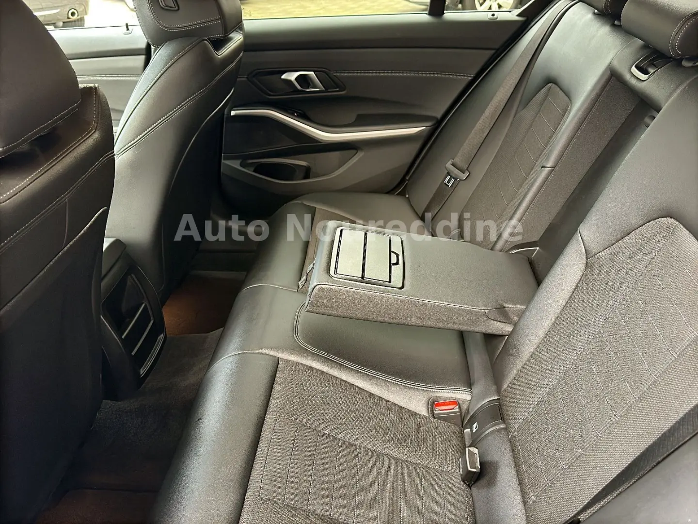 318d Limousine Automatik Leder Navi Live LED AHK