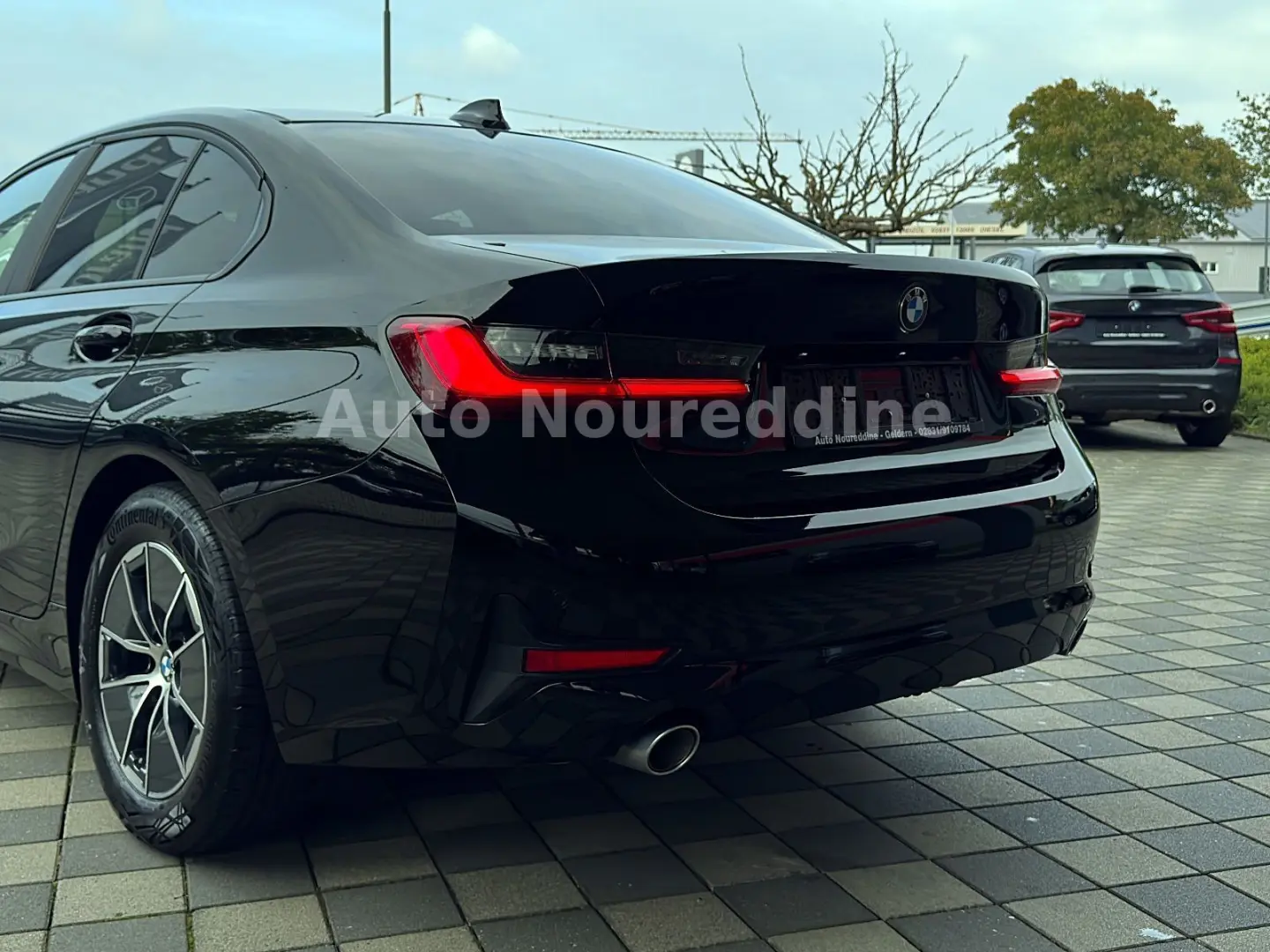 318d Limousine Automatik Leder Navi Live LED AHK