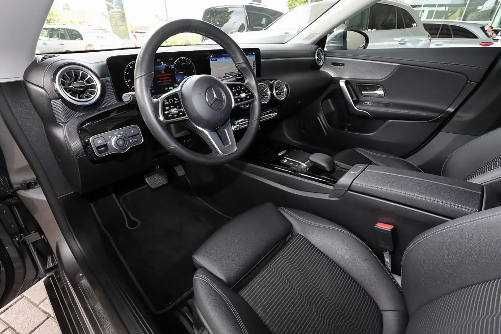 CLA 250 e Coupé DISTRONIC 360  KEYLESS LED 18