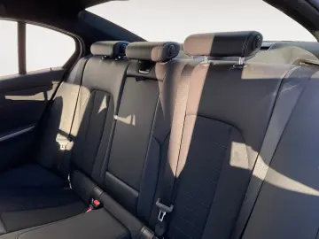 318d Limousine DAB LED Klimaaut. PDC